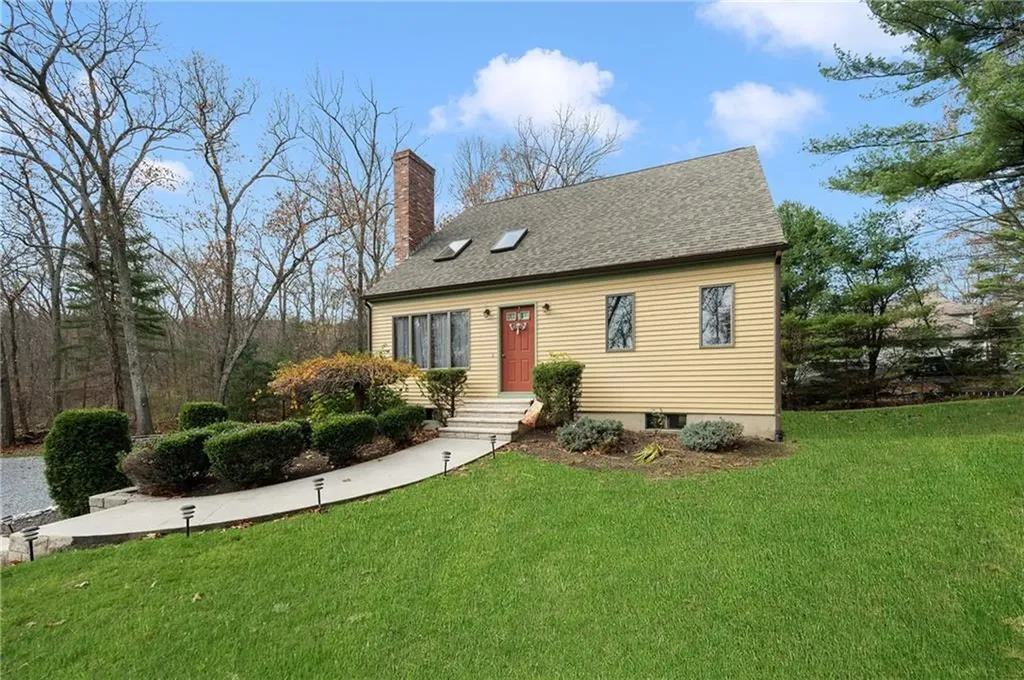 539 Douglas Pike North Smithfield RI 02896