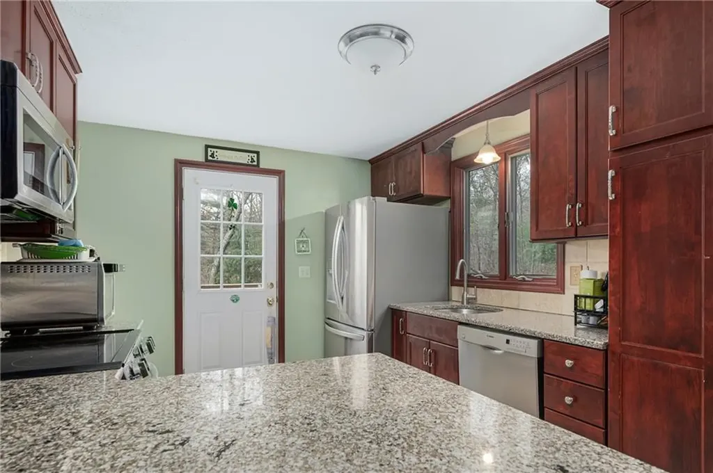 539 Douglas Pike North Smithfield RI 02896