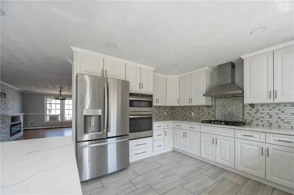 115 Sutton Avenue East Providence RI 02914