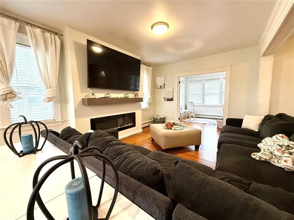 372 Farmington Avenue Cranston RI 02920