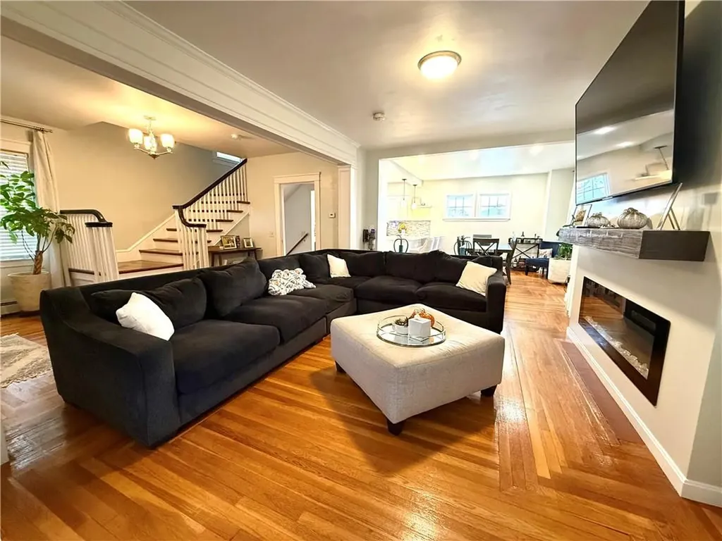 372 Farmington Avenue Cranston RI 02920