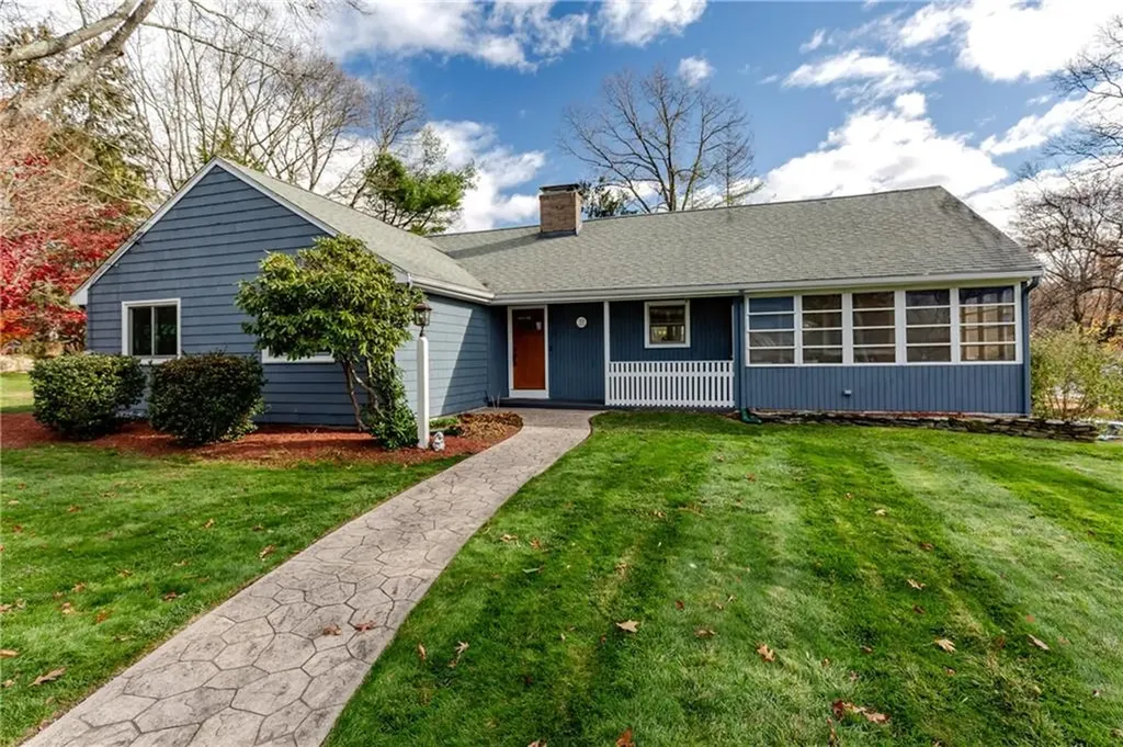33 Rosewood Lane Cumberland RI 02864
