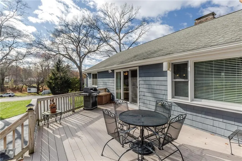 33 Rosewood Lane Cumberland RI 02864