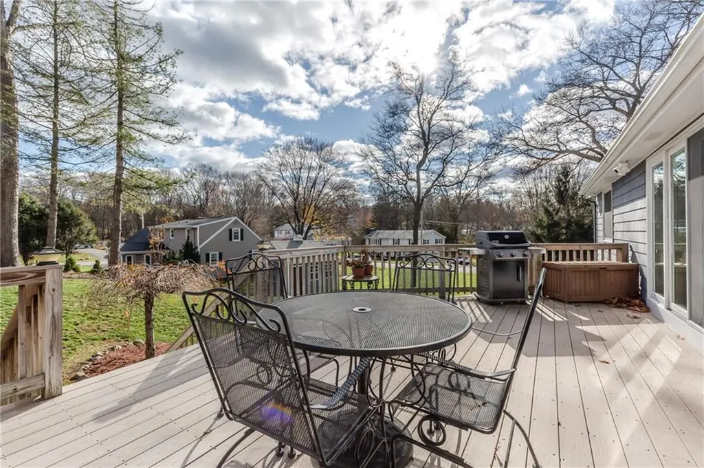 33 Rosewood Lane Cumberland RI 02864