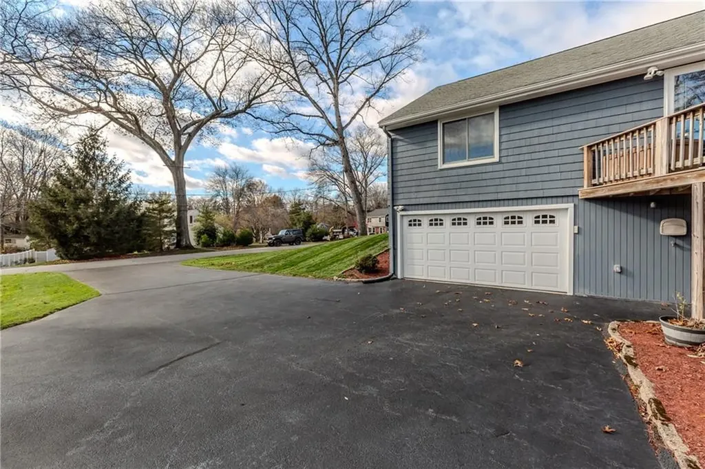 33 Rosewood Lane Cumberland RI 02864