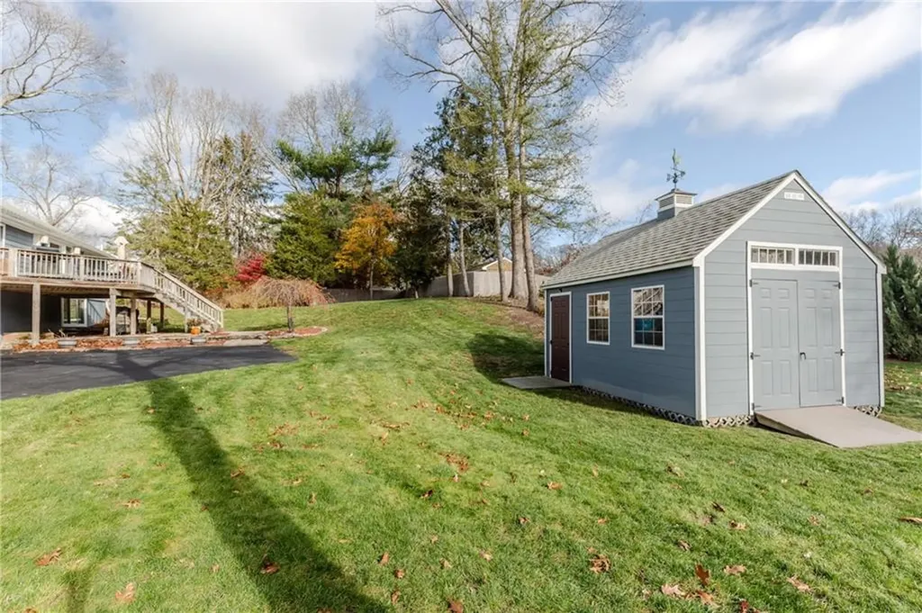 33 Rosewood Lane Cumberland RI 02864