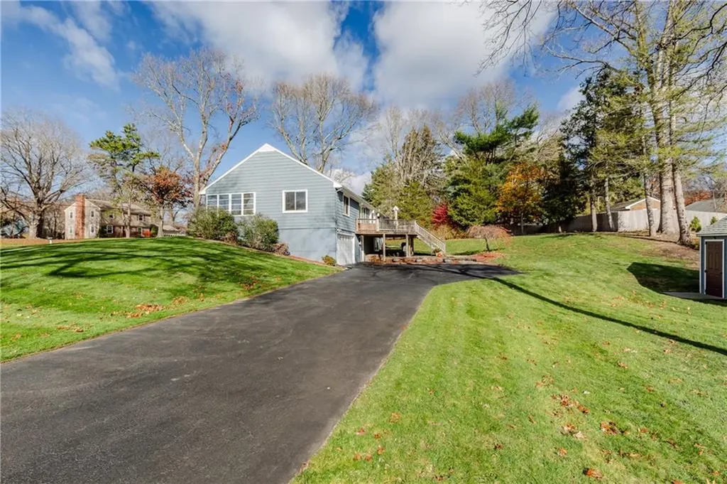 33 Rosewood Lane Cumberland RI 02864