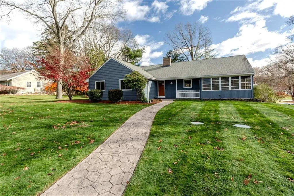 33 Rosewood Lane Cumberland RI 02864