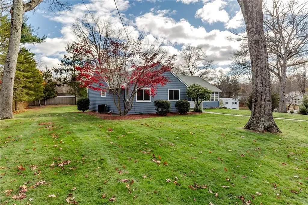 33 Rosewood Lane Cumberland RI 02864