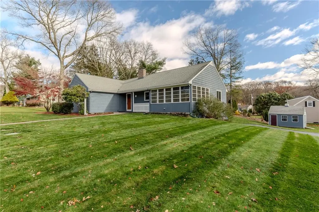 33 Rosewood Lane Cumberland RI 02864