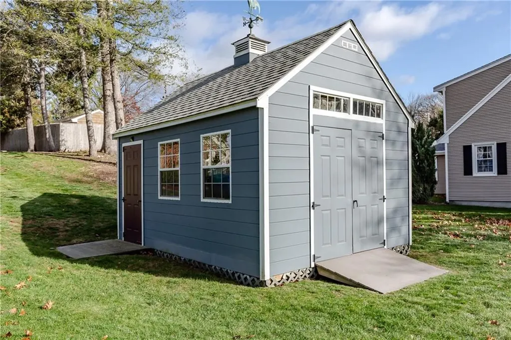 33 Rosewood Lane Cumberland RI 02864