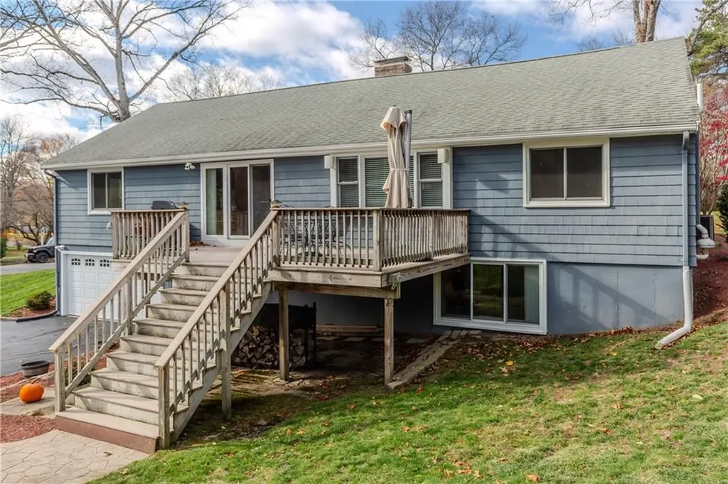 33 Rosewood Lane Cumberland RI 02864