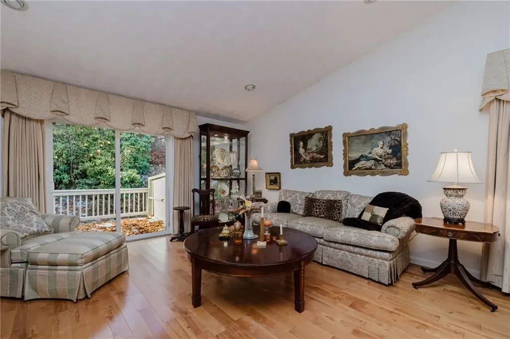 32 Hunters Run North Providence RI 02904