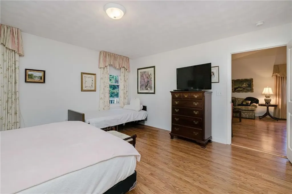 32 Hunters Run North Providence RI 02904