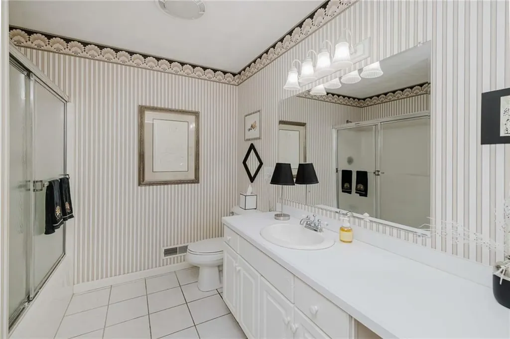 32 Hunters Run North Providence RI 02904