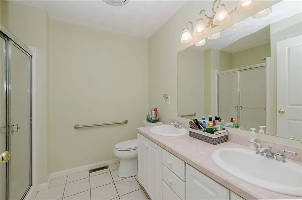 32 Hunters Run North Providence RI 02904