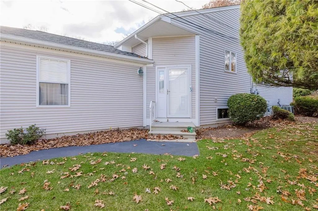 32 Hunters Run North Providence RI 02904