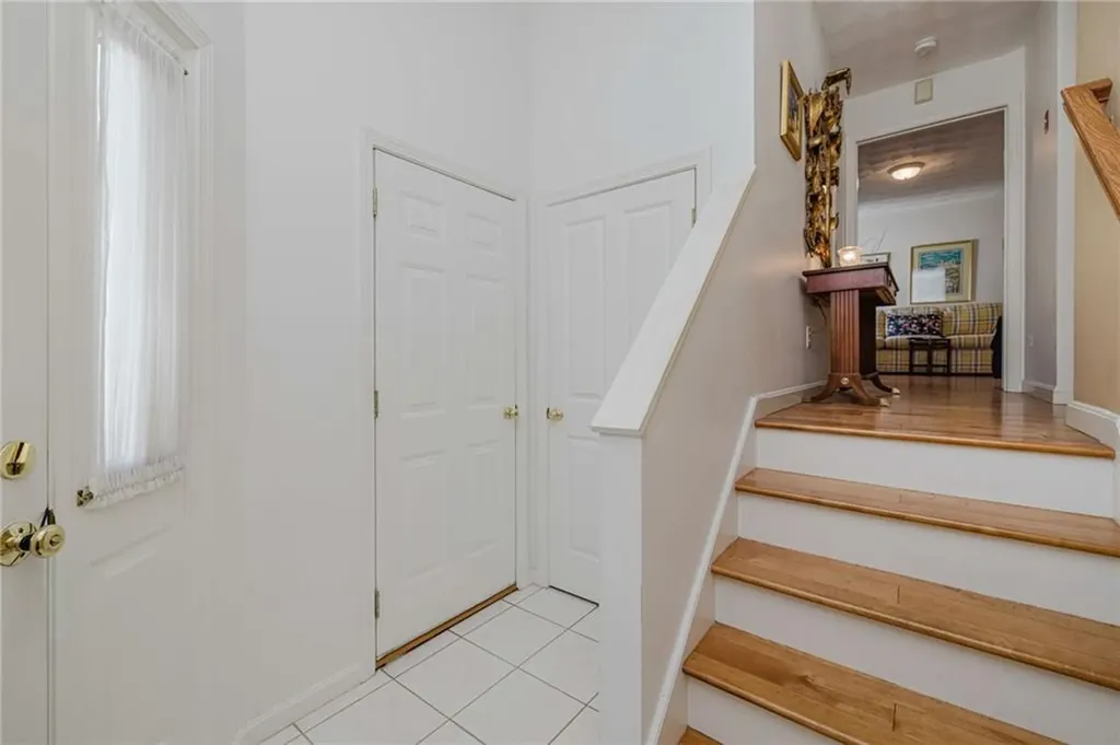 32 Hunters Run North Providence RI 02904