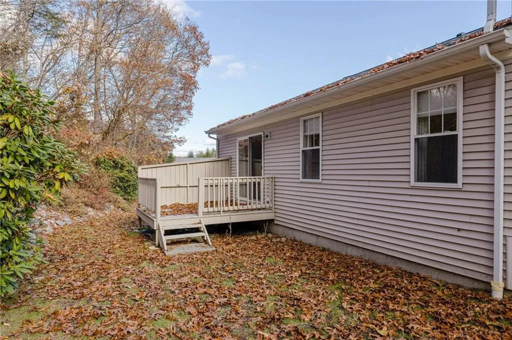 32 Hunters Run North Providence RI 02904