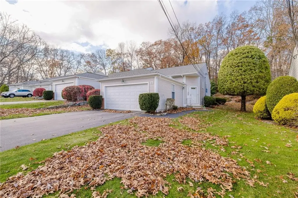 32 Hunters Run North Providence RI 02904