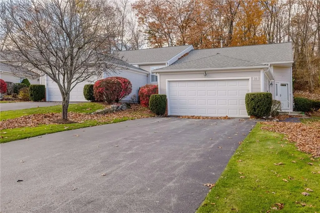 32 Hunters Run North Providence RI 02904