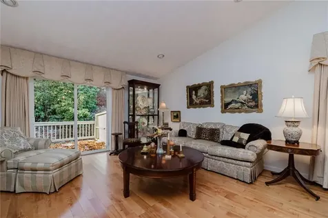 32 Hunters Run North Providence RI 02904