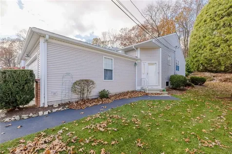 32 Hunters Run North Providence RI 02904