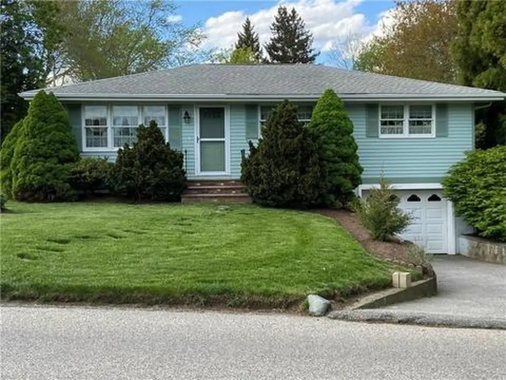 75 Hopeworth Avenue Bristol RI 02809