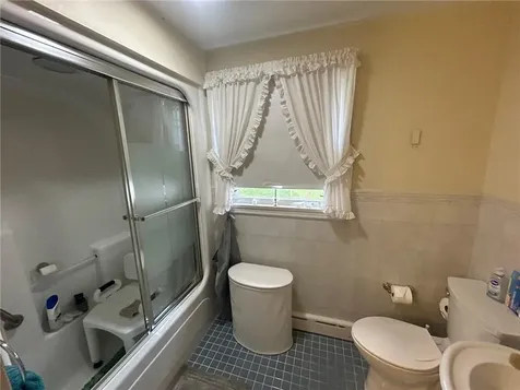 78 Kaufman Road Tiverton RI 02878