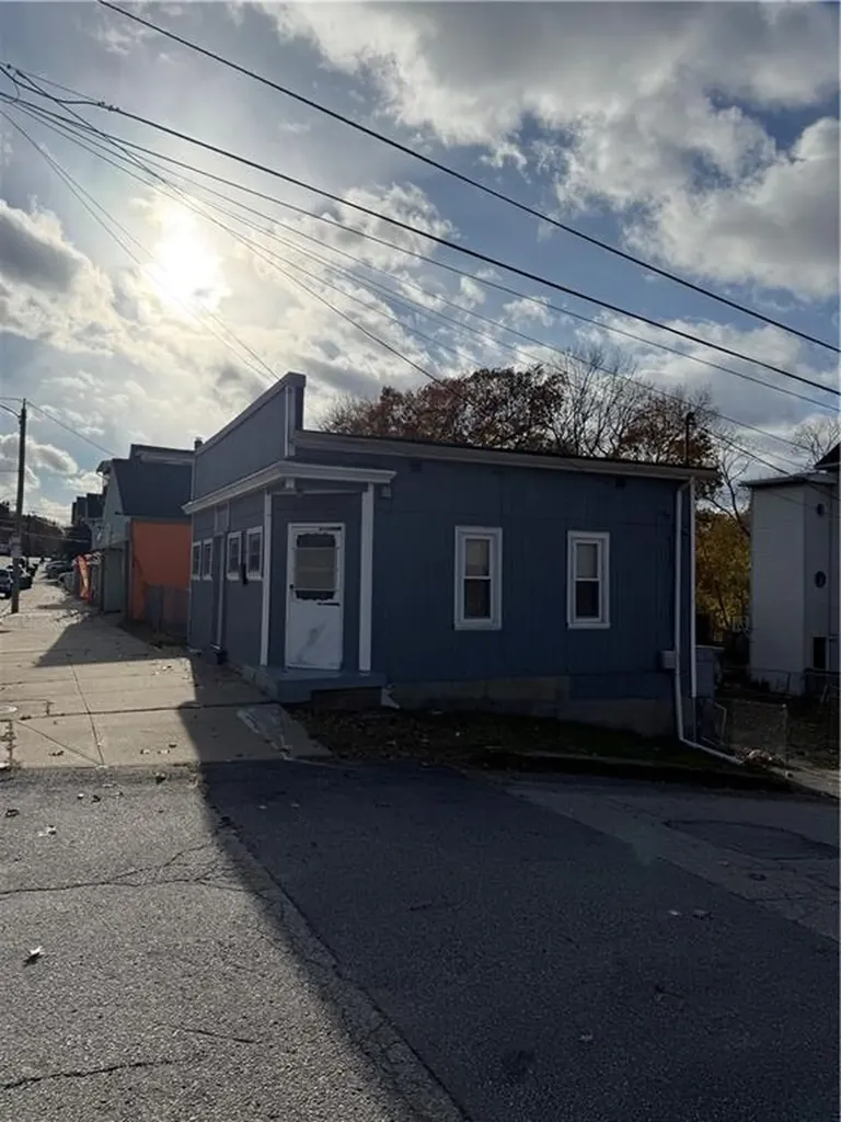 379 Front Street Woonsocket RI 02895