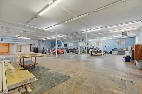 42 Main Road Tiverton RI 02878