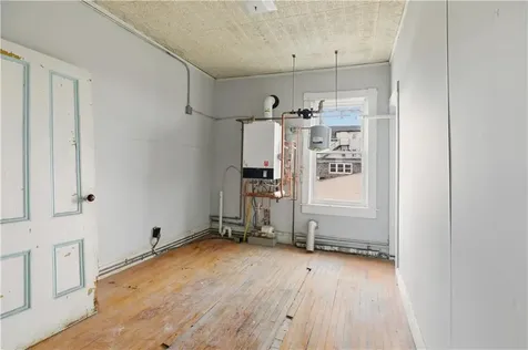 42 Main Road Tiverton RI 02878