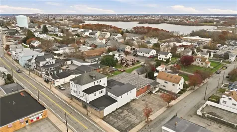 42 Main Road Tiverton RI 02878