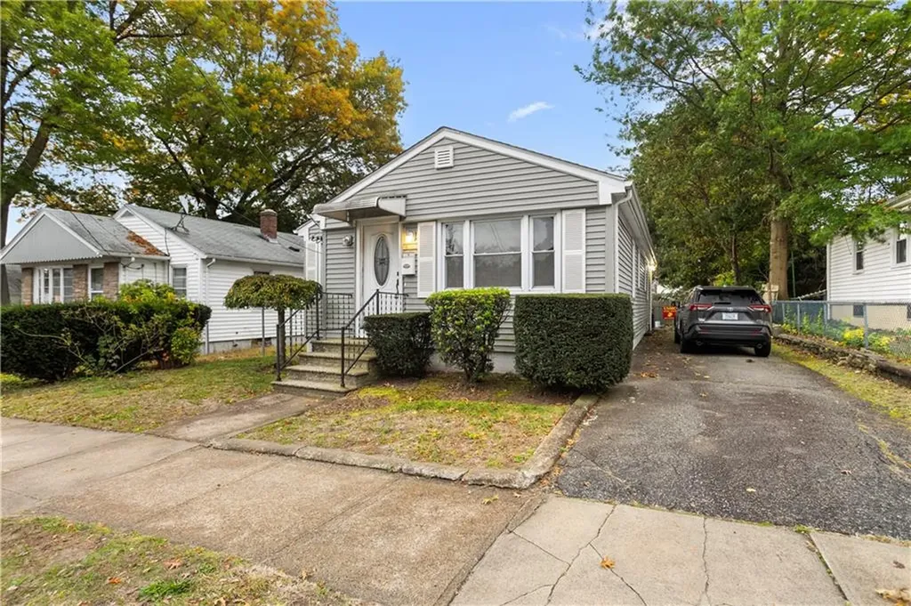 90 Farm Street Providence RI 02908