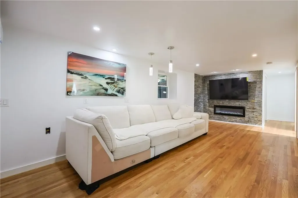 20 Manilla Avenue Cranston RI 02