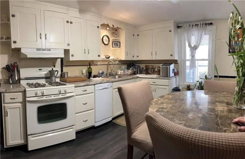 58 Vale Avenue Cranston RI 02910