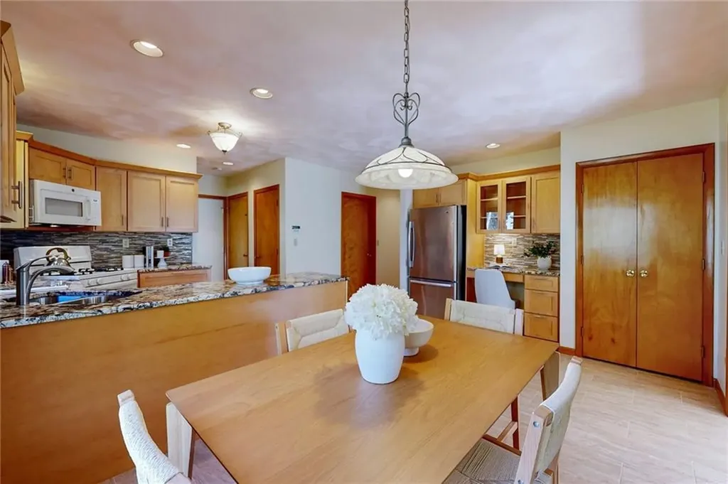 40 Phenix Ridge Drive Cranston RI 02921