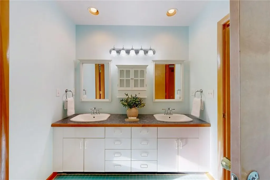 40 Phenix Ridge Drive Cranston RI 02921