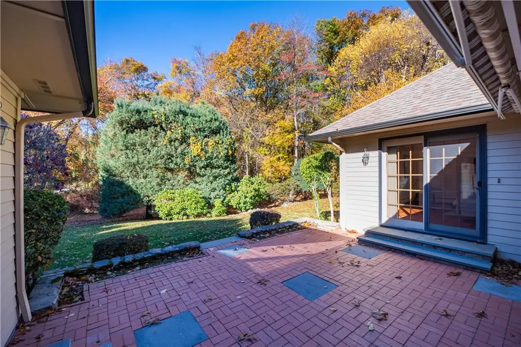 40 Phenix Ridge Drive Cranston RI 02921