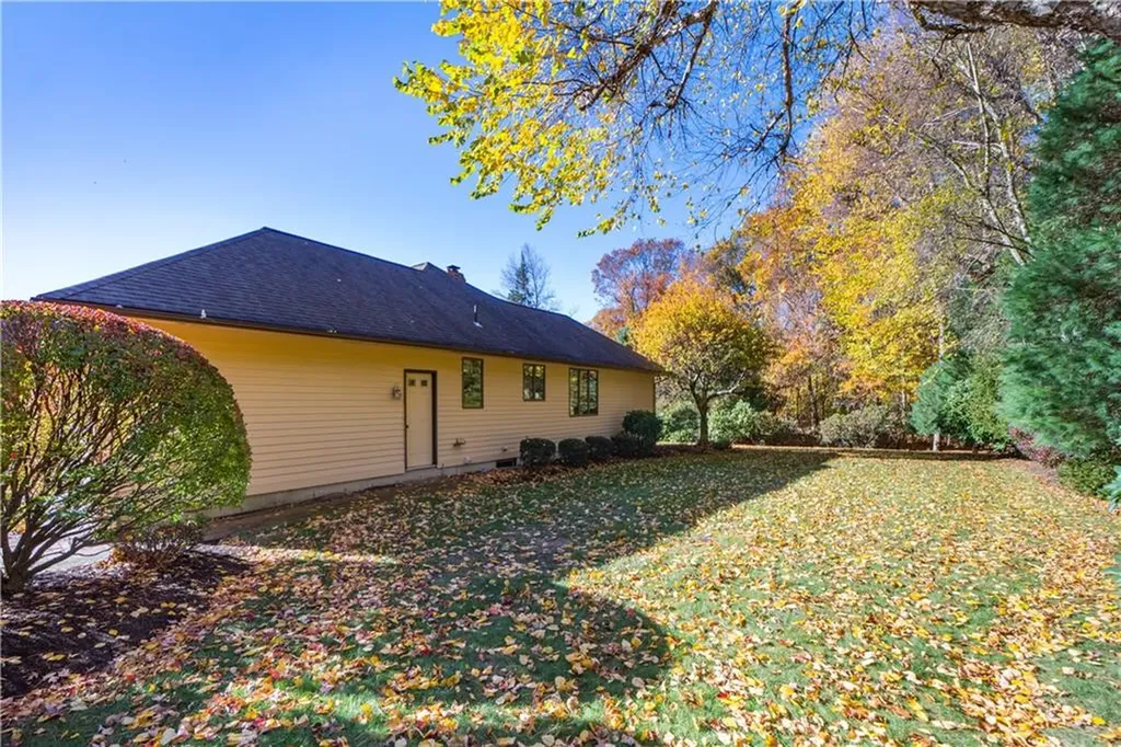 40 Phenix Ridge Drive Cranston RI 02921