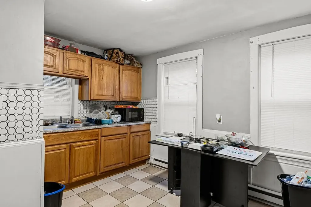 517 511 High Street Central Falls RI 02863