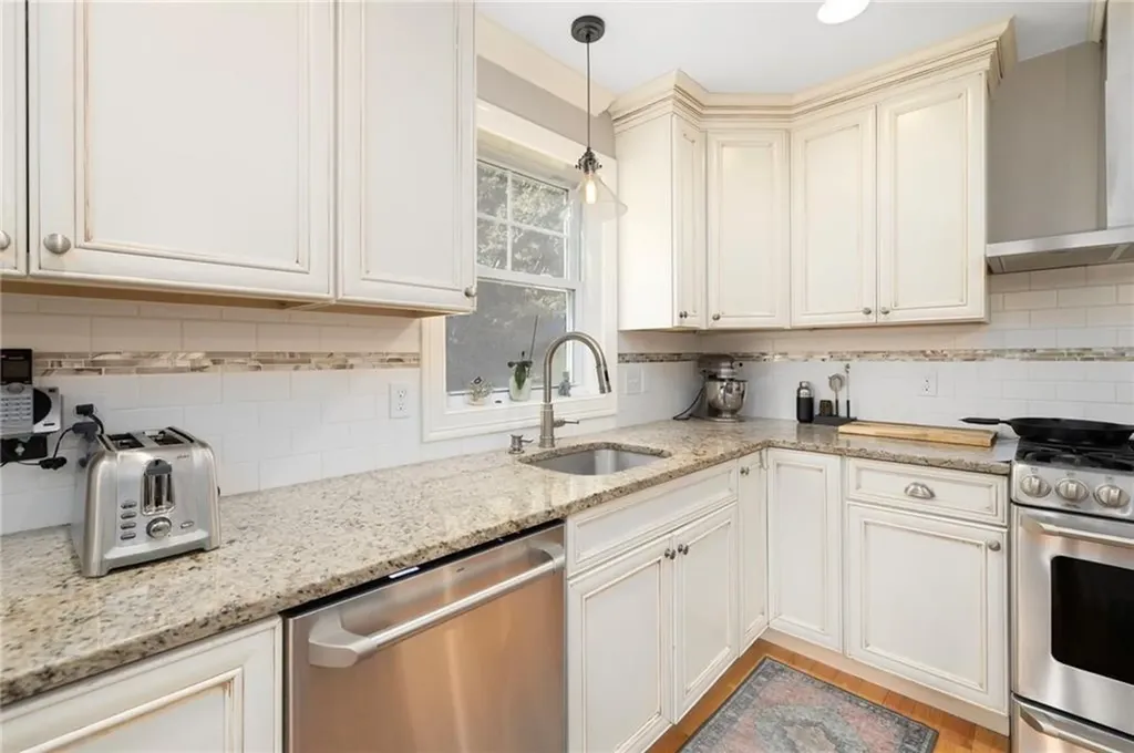 15 Victoria Lane Scituate RI 02831