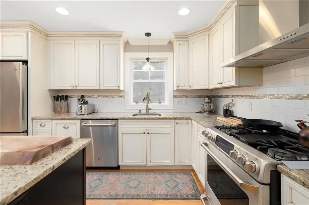 15 Victoria Lane Scituate RI 02831