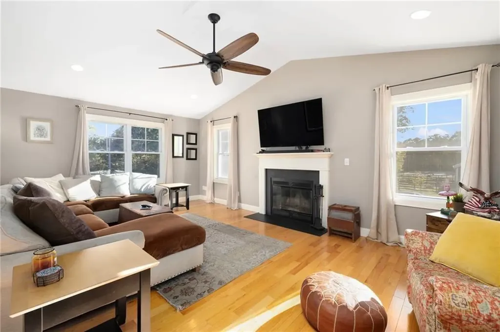 15 Victoria Lane Scituate RI 02831