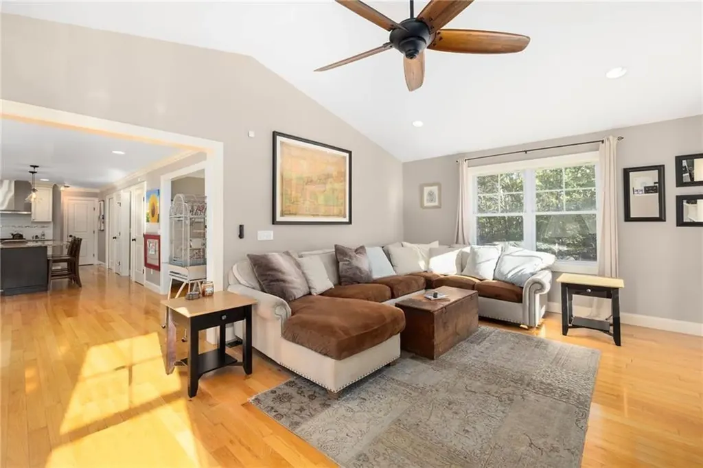 15 Victoria Lane Scituate RI 02831