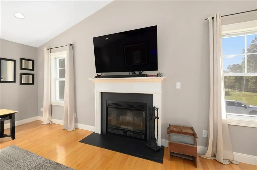 15 Victoria Lane Scituate RI 02831