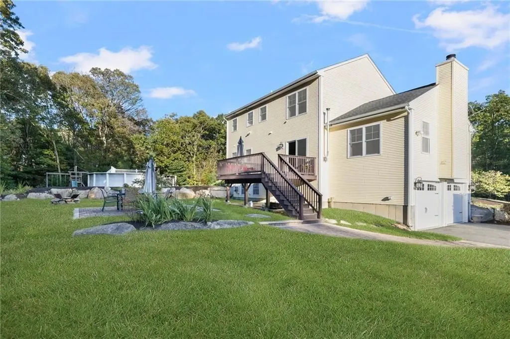 15 Victoria Lane Scituate RI 02831