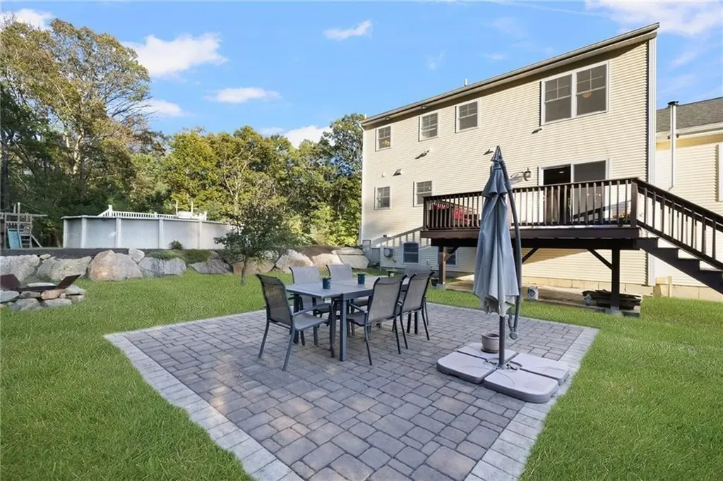 15 Victoria Lane Scituate RI 02831