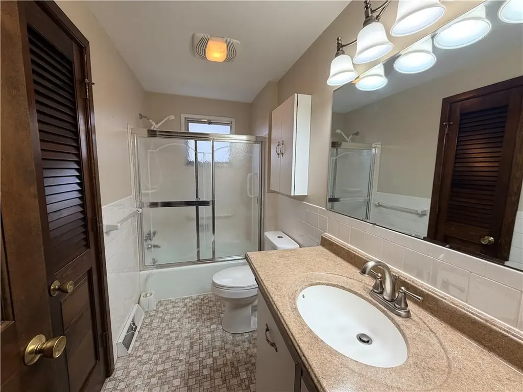 10 Stoneham Drive Woonsocket RI 02895