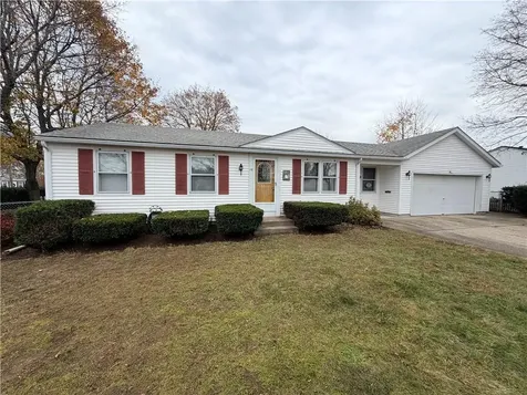 10 Stoneham Drive Woonsocket RI 02895